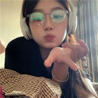 踉跄女孩